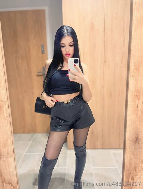 U483134297 hot model gallery