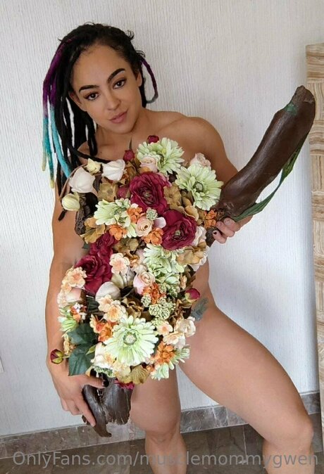 Queenmuscleavery exclusive pornstar photo