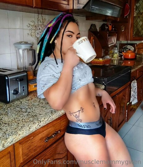 Queenmuscleavery model high quality image