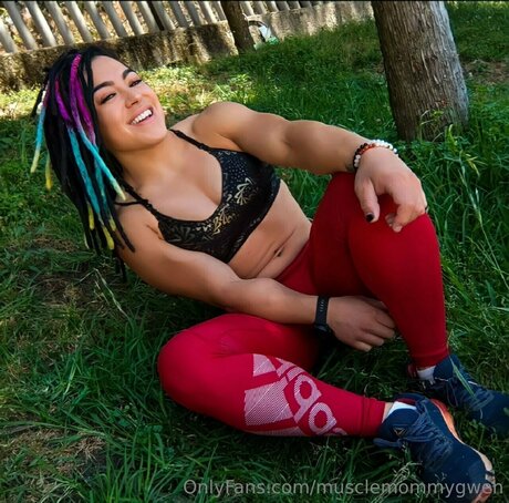 Queenmuscleavery naked pornstar pic