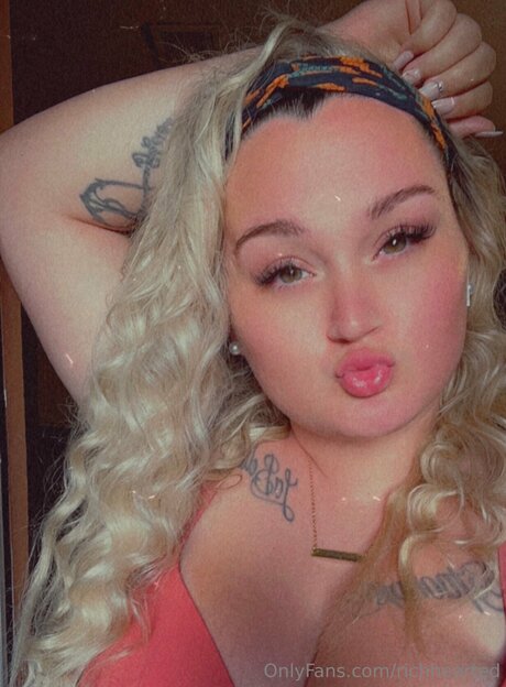 Richhearted naked actress photo