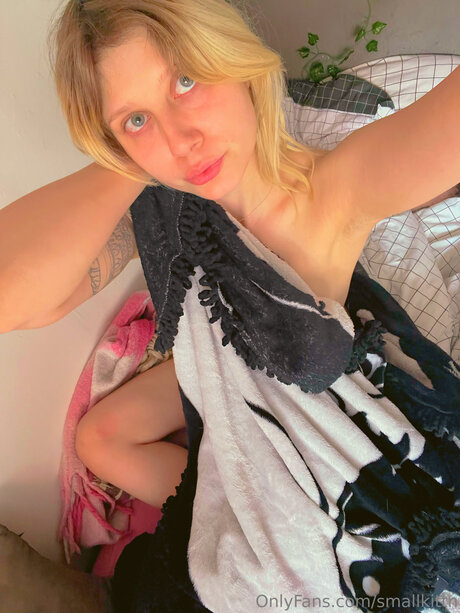 My Blushy Kittn Free model hot photos