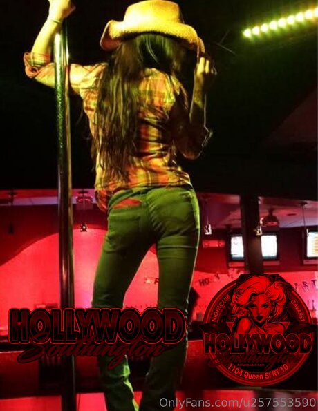 U257553590 adult model picture