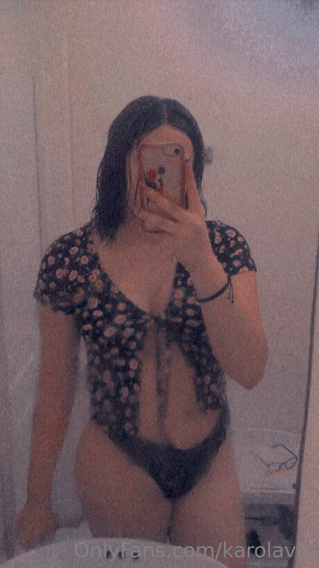 Karolavix xxx model picture