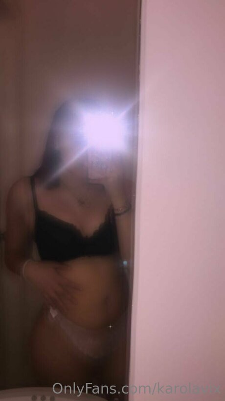 Karolavix nude star pic