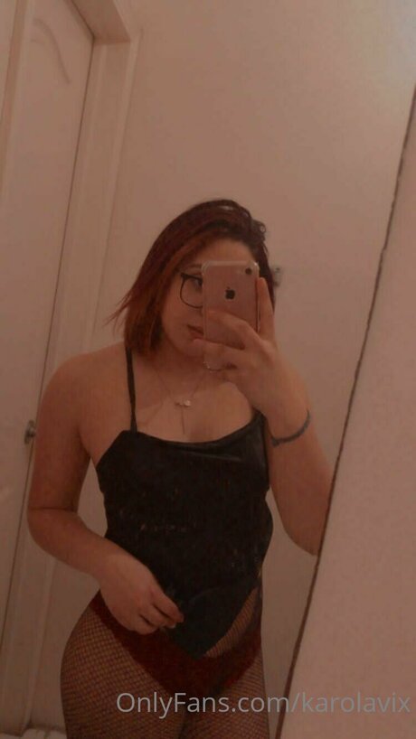 Karolavix nude model img