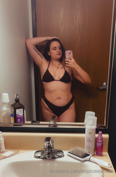 Delphidelacroix model nudes photos