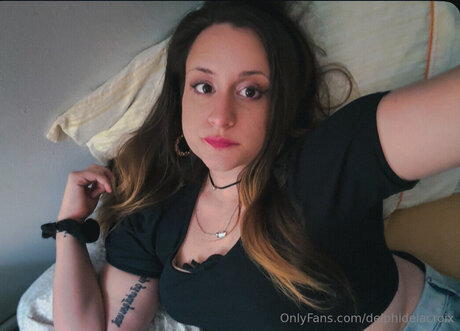 Delphidelacroix pretty model picture