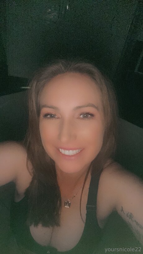 Yoursnicole22 model exclusive pictures