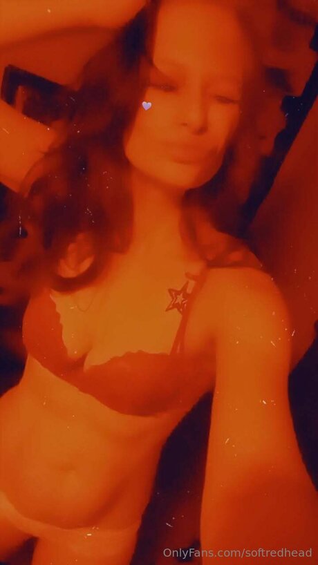 Softredhead sexy actress img