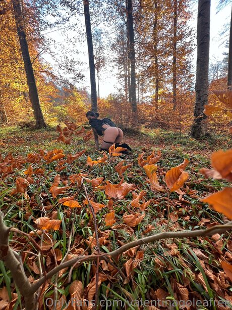 Valentinagoleafree model picture