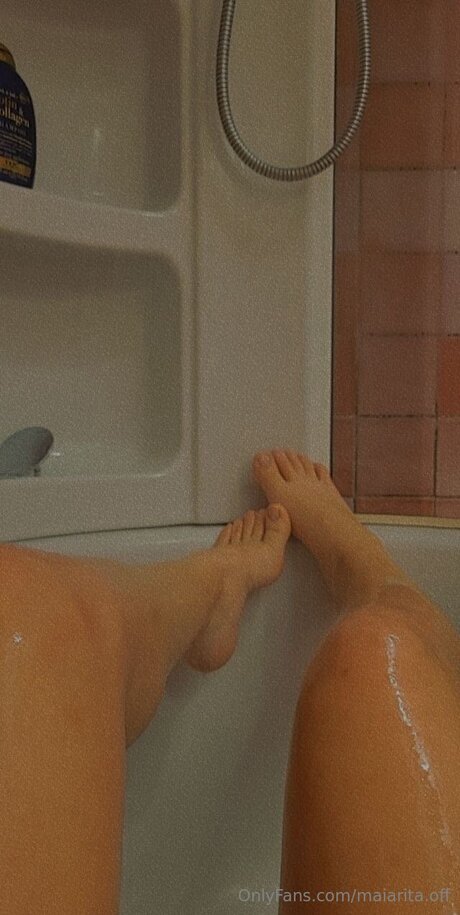 Gymgirlbrookee erotic model photo