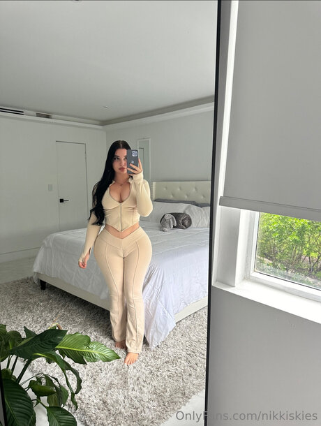 Nikkiskies adult actress archive