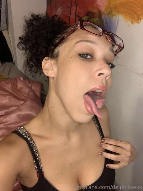 Delphiraexo model hot photos