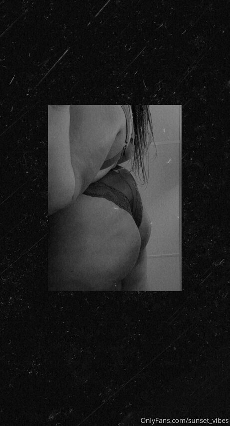 Sunset Vibes model pretty img