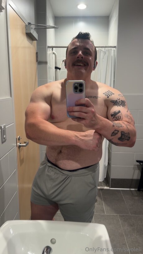 Swoleli adult model pictures