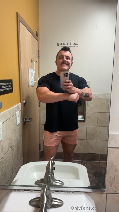 Swoleli art star pic