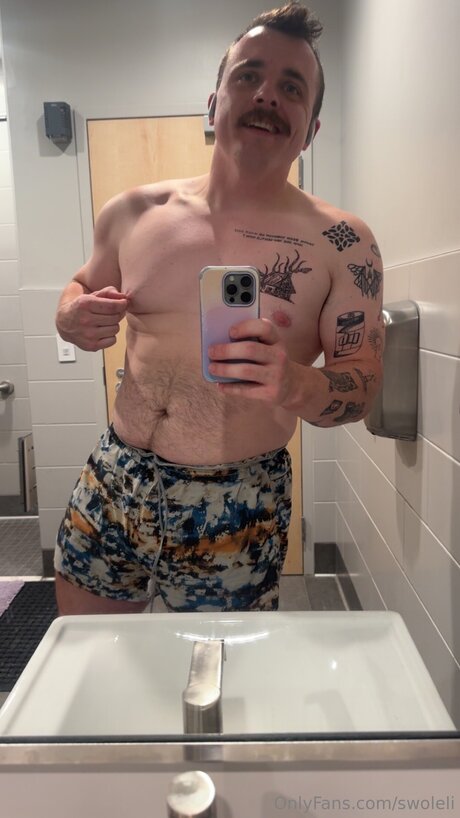 Swoleli art model pic