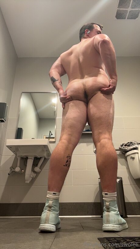 Swoleli exclusive model photo