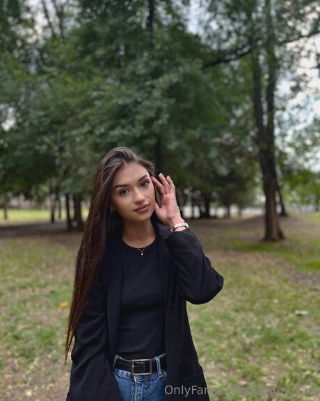 Darina Dari pretty actress img