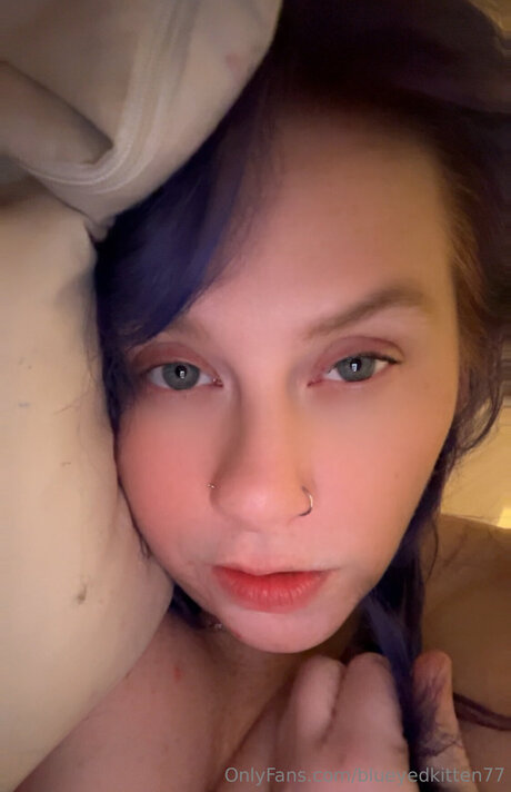 Blueyedkitten77 sex model picture