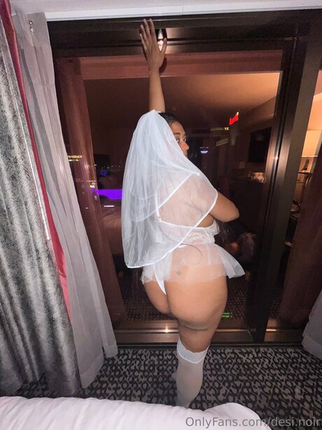 Desi Silk nude model photos