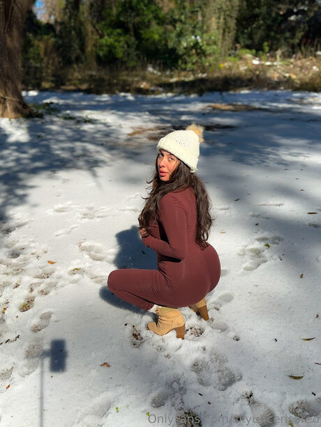 Skyuncensored model hd img