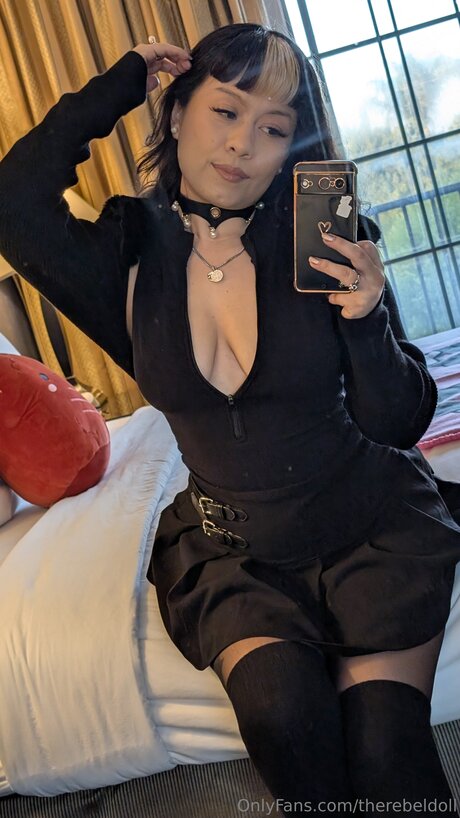 Therebeldoll exclusive model pic