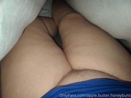 Sweet Tasty Peaches porn model pic