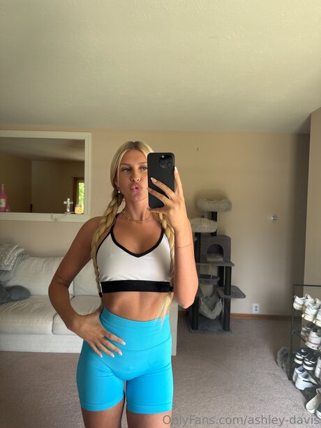 Ashley Davis hd model picture