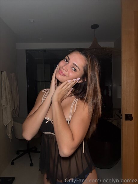 Jocelyn Gomez nude model images