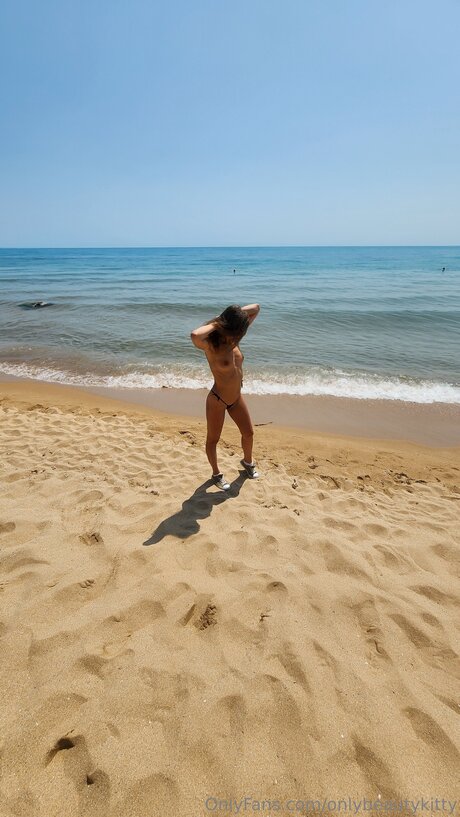 Onlybeautykitty art model photo