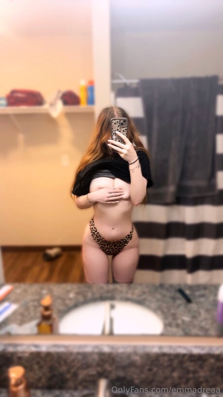 Emmadreaa model naked photo