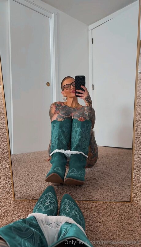 Midwestbabex hot model pic