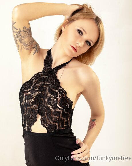 Funkymefree pornographic model image