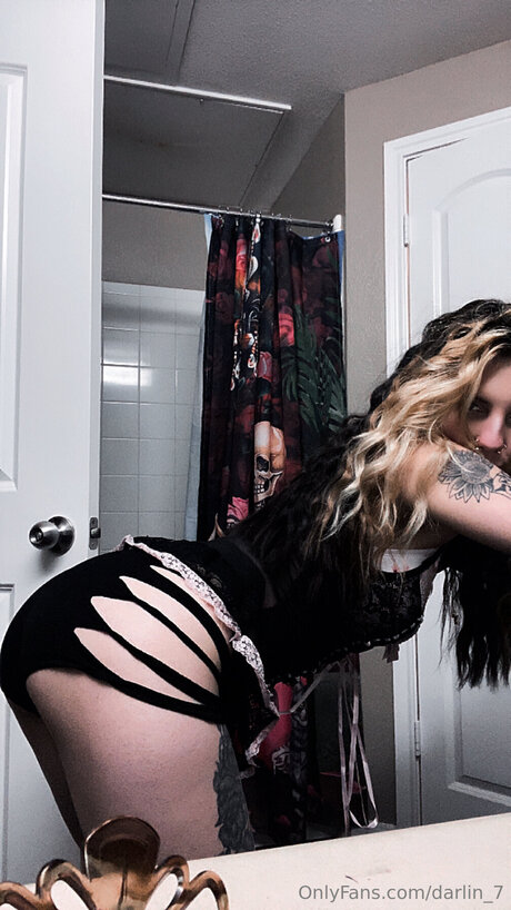 Darlin 7 adult model photos