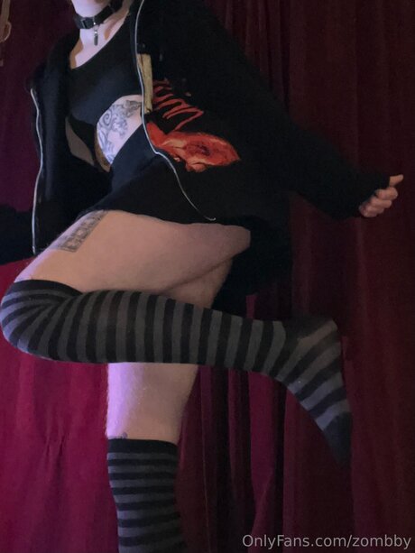 Zombby pornstar top image