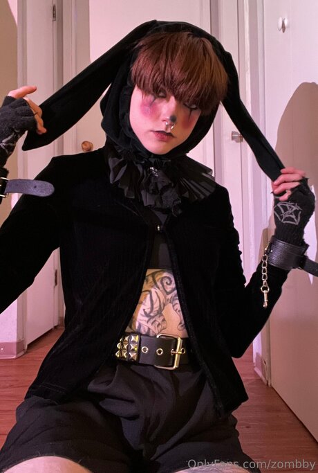 Zombby model pretty photos