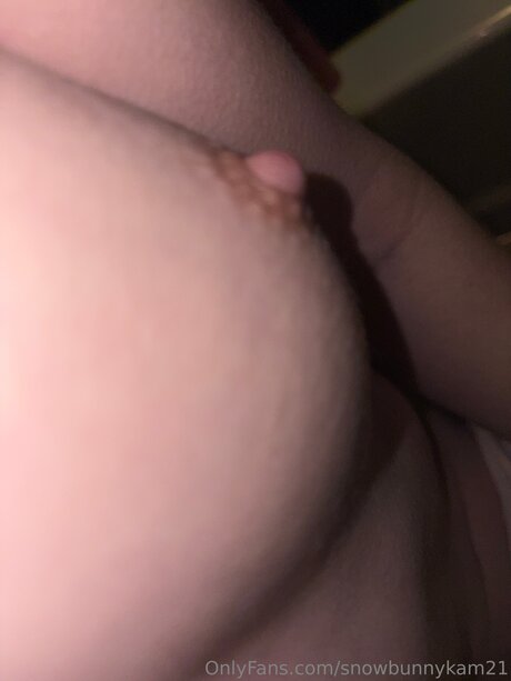Snowbunnykam21 star erotic photo