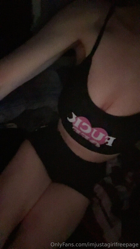 Imjustagirlfreepage model sexy img
