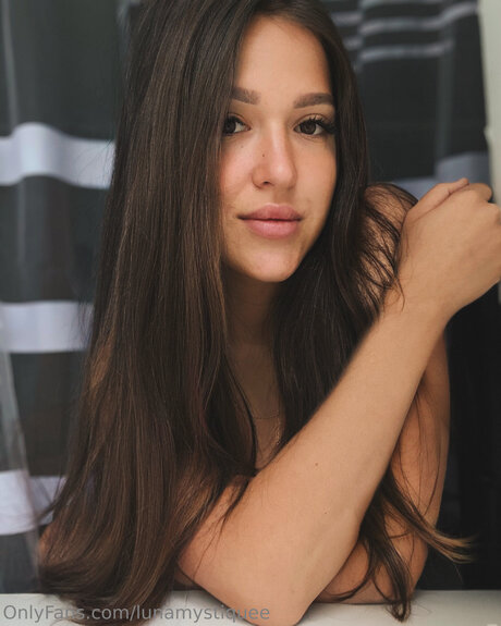 Ellie Lane model hot image