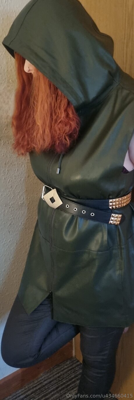 U434660415 naked model image