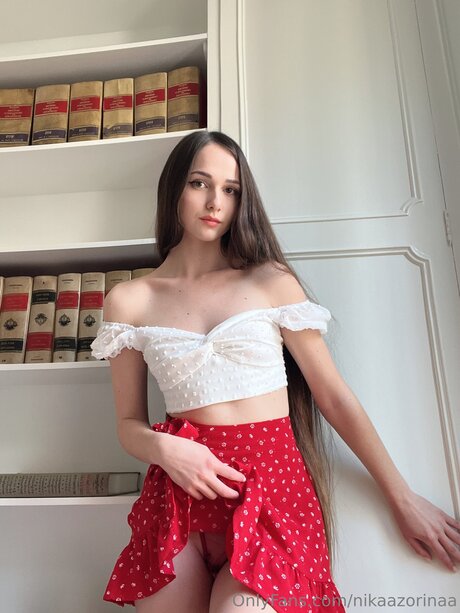 Nikaazorinaa pretty model image