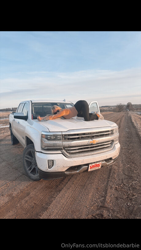 Itsblondebarbie hd pornstar pics