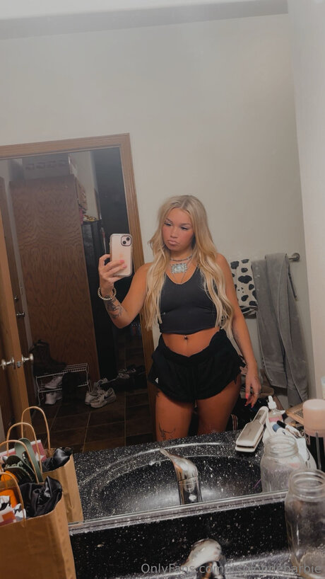 Itsblondebarbie sexy pornstar img