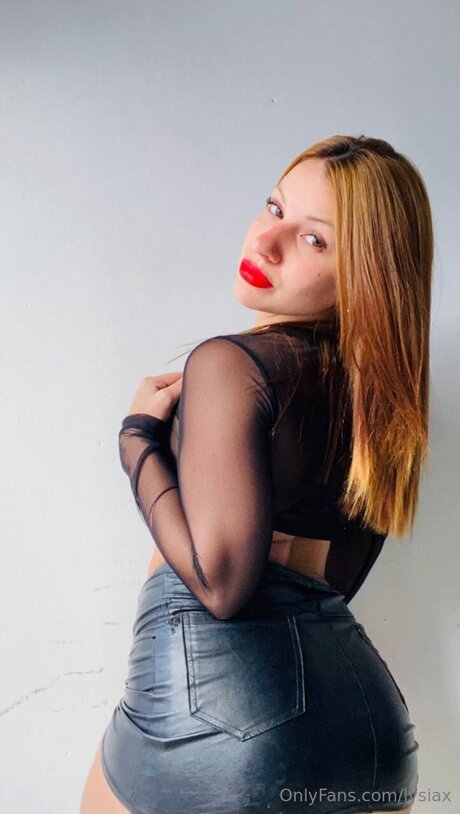 Lysiax model sexy image