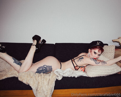 Clarafable666 adult model img