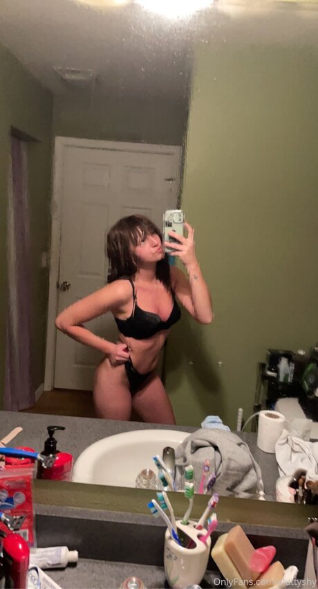 Sluttyshy exclusive pornstar photo