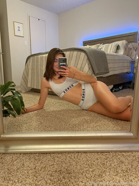 Christine 69 model exclusive img