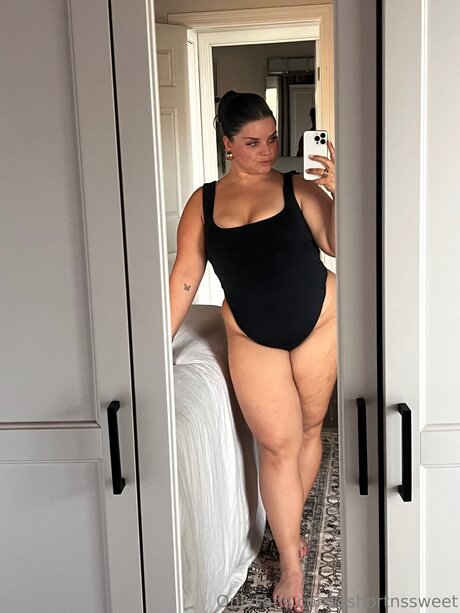 Sshortnssweet model pornographic archive